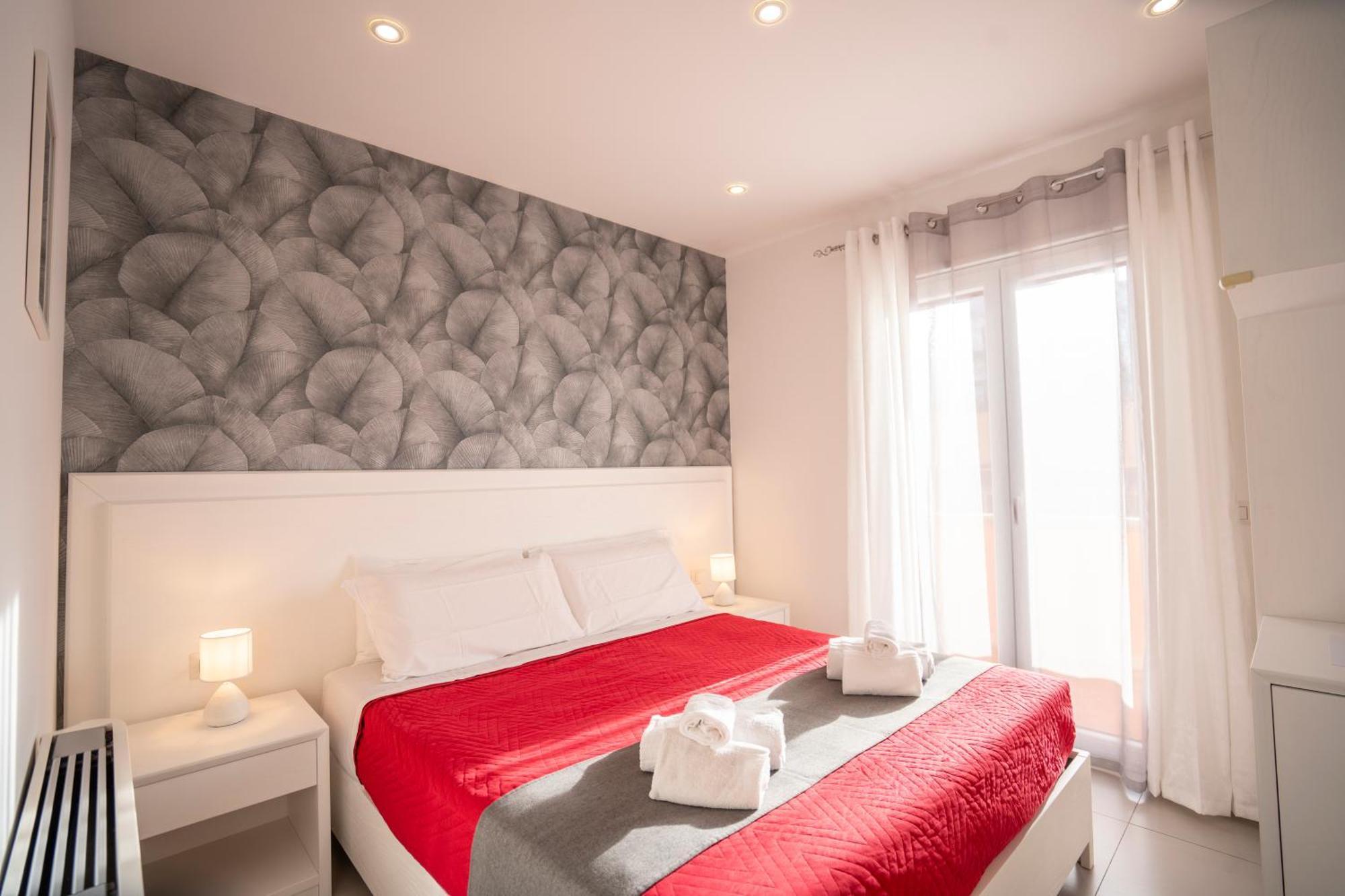 Small Double Room,639484137:JPEG